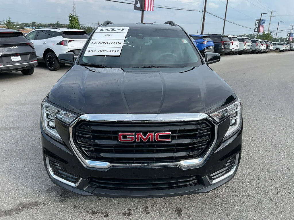 Used 2024 Ebony Twilight Metallic GMC SLE image 3
