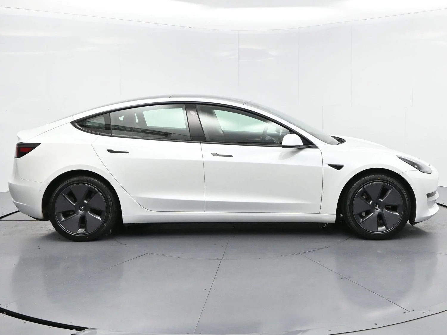Used 2021 Pearl White Multi-Coat Tesla Standard Range Plus image 8