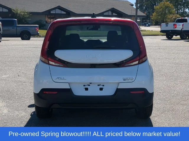 Used 2022 White Kia LX image 12