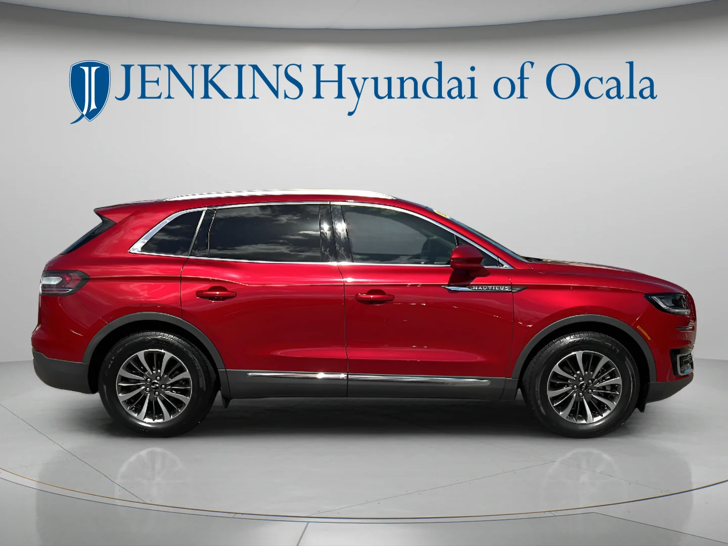 Used 2020 Red Lincoln Standard image 2