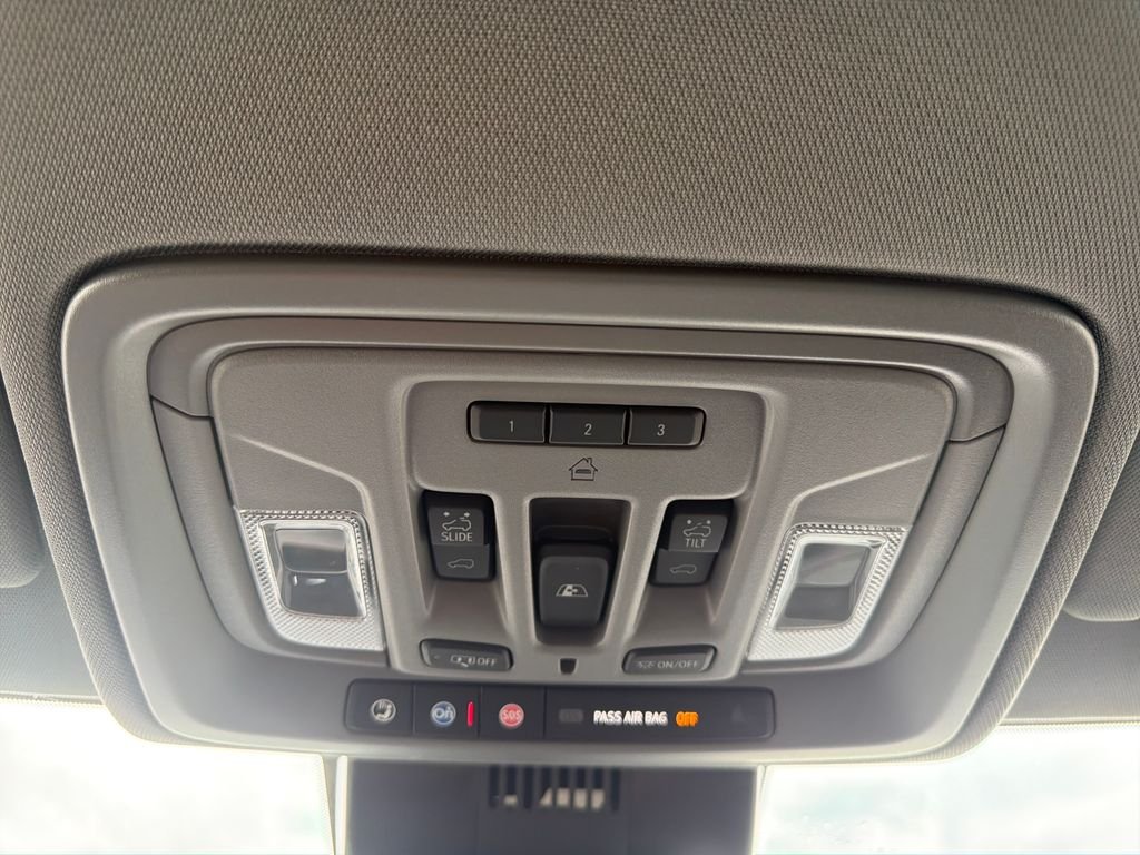 Used 2025 Onyx Black GMC Denali image 29