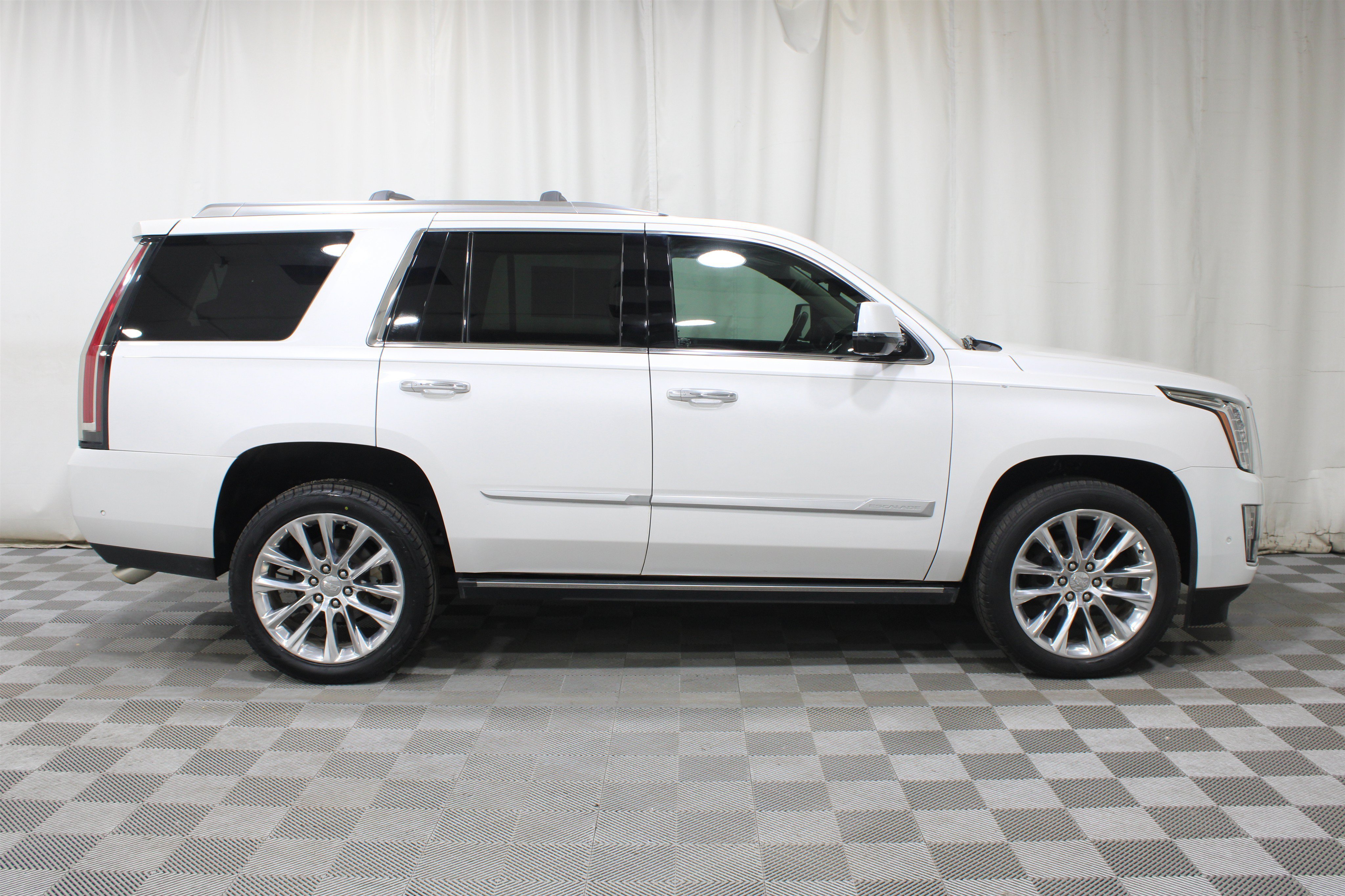 Used 2020 Crystal White Tricoat Cadillac Premium Luxury 4x4 image 36