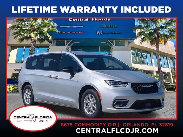 2026 Chrysler Pacifica Select's photo