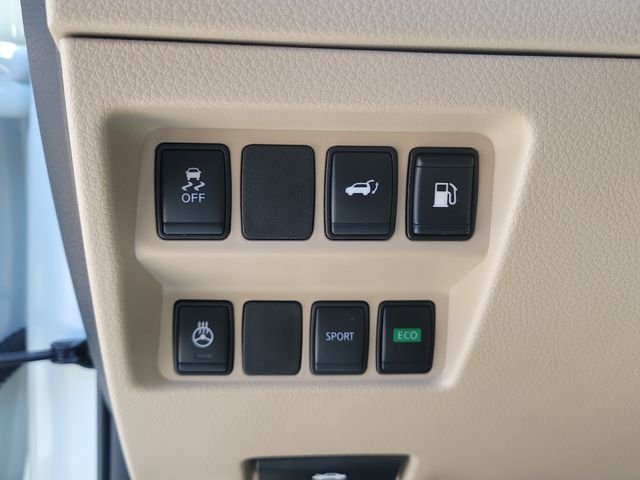 Used 2018 White Nissan SV image 9