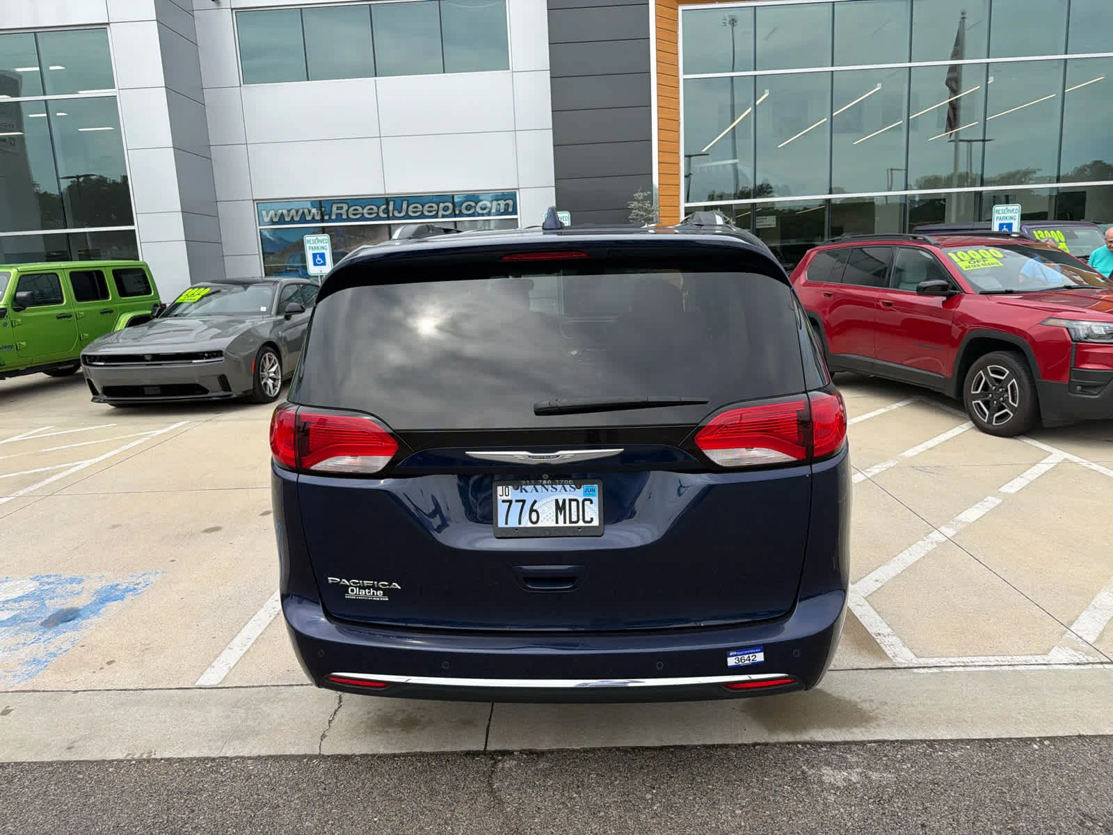 Used 2019 Jazz Blue Pearlcoat Chrysler Touring L image 6
