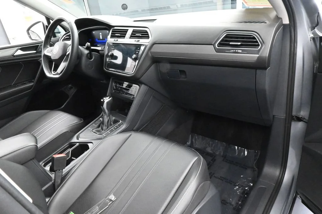 Used 2024 Silver Metallic Volkswagen 2.0T SE image 45