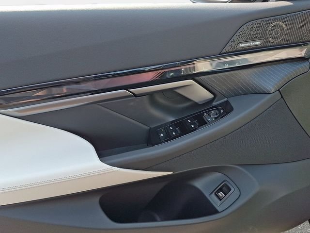 New 2027 Carbon Black Metallic BMW 530i xDrive image 10