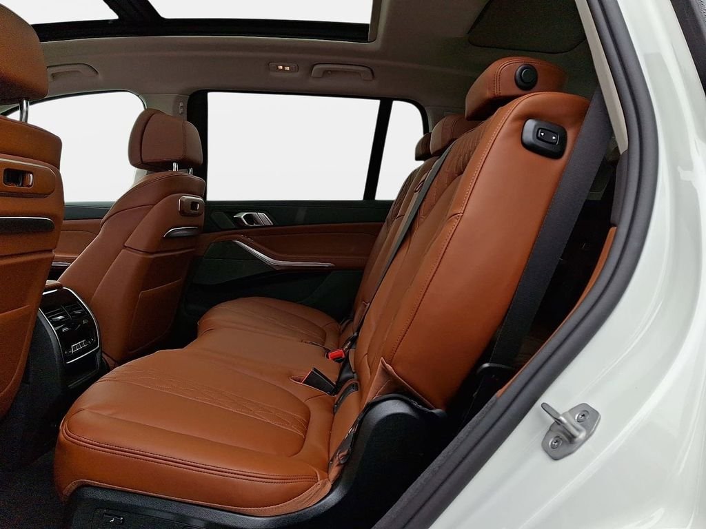 New 2026 Alpine White BMW xDrive40i image 9