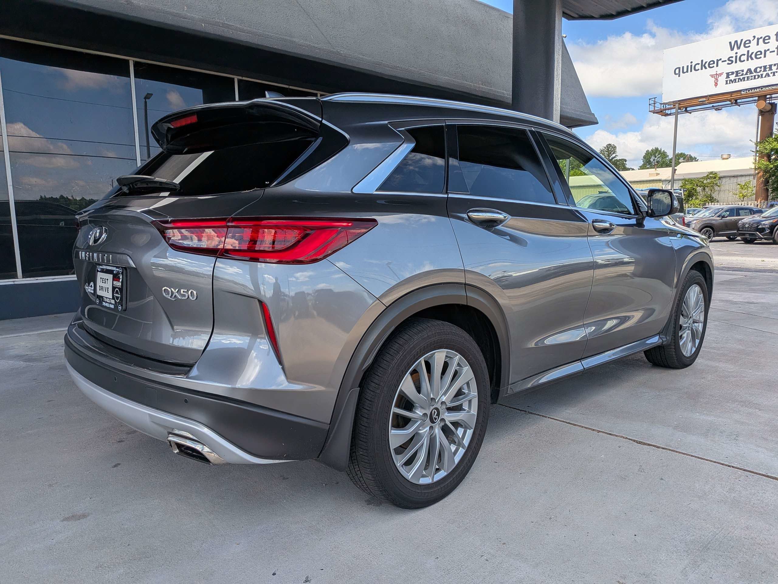 Used 2023 Gray INFINITI LUXE image 3