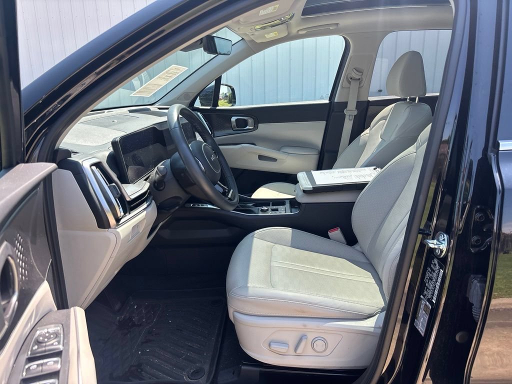 Used 2025 Black Kia S image 9