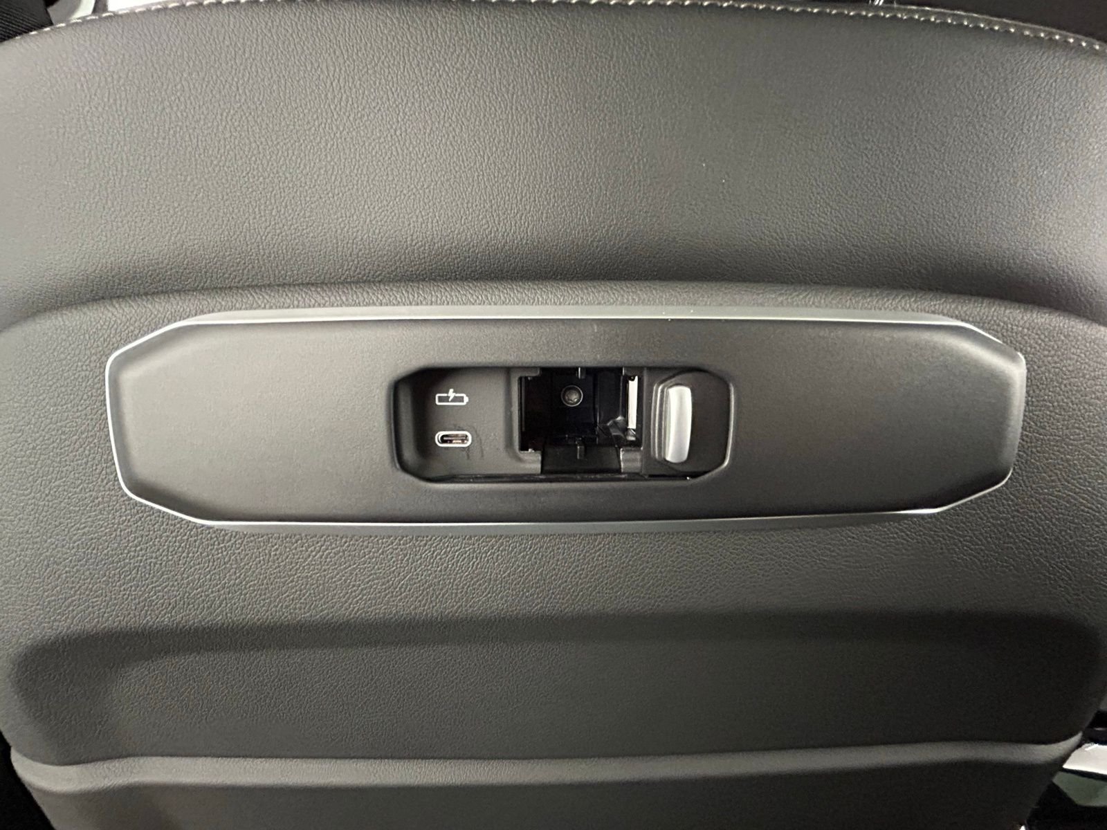 New 2026 Carbon Black Metallic BMW xDrive40i image 35