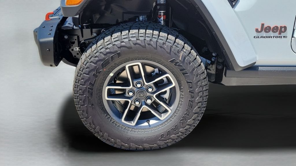 New 2026 Bright White Clear-Coat Exterior Paint Jeep Mojave X image 25