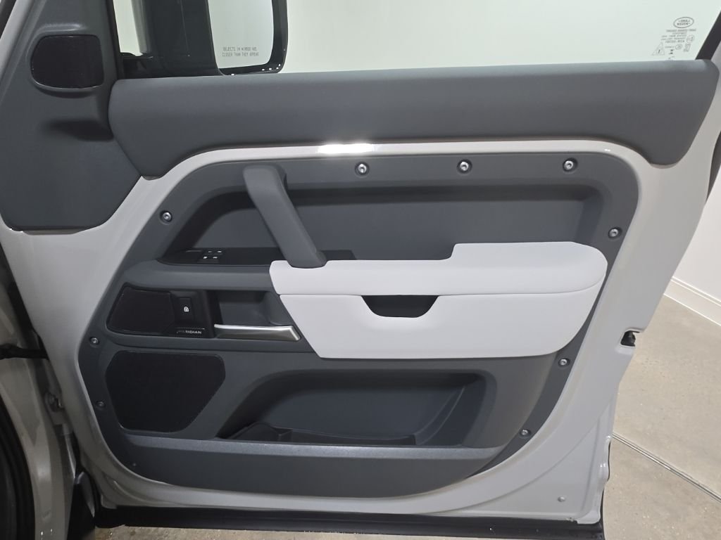 New 2026 Borasco Grey Land Rover S image 25