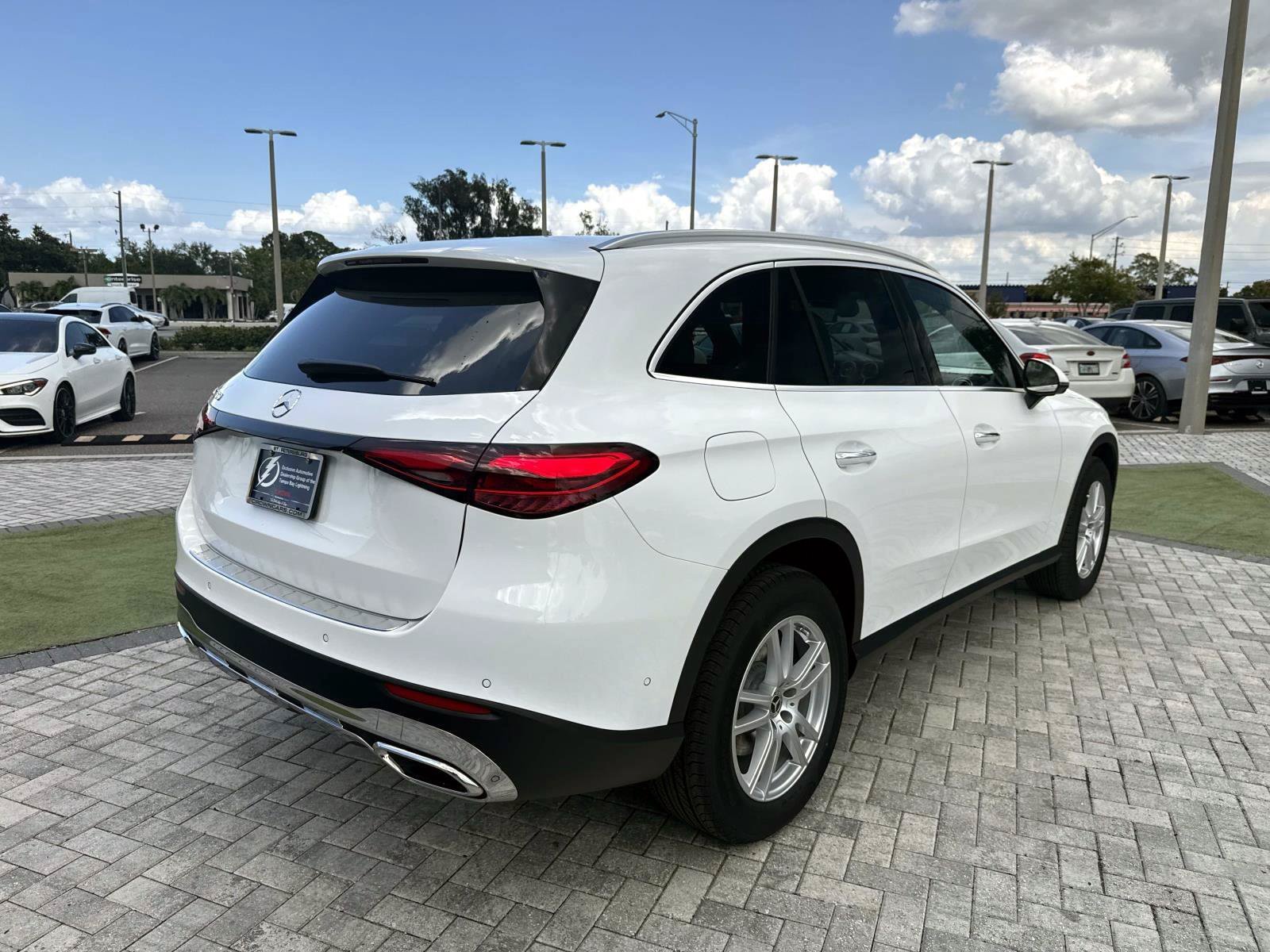 New 2026 Polar White Mercedes-Benz 300 SUV image 5
