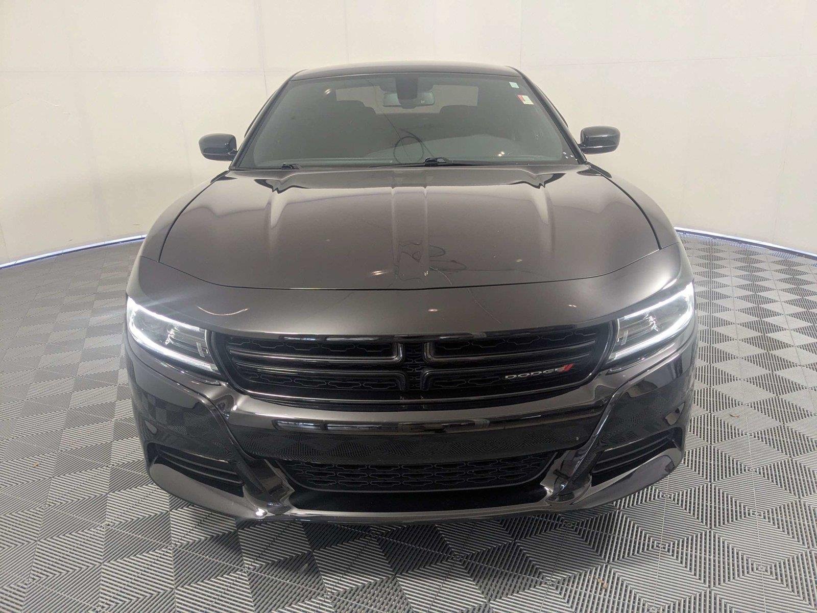 Used 2023 Pitch Black Clearcoat Dodge SXT image 2