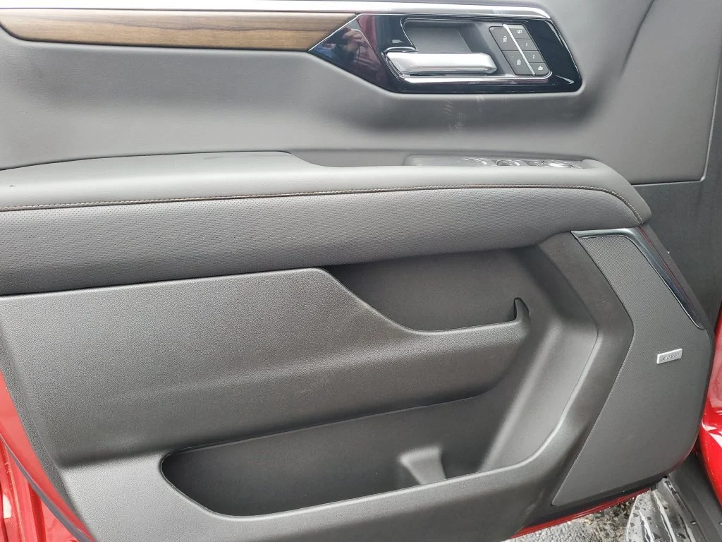 2027 Chevrolet Suburban High Country - Photo 20