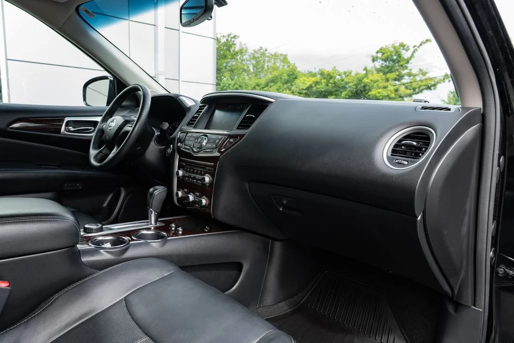Used 2013 Black Nissan Platinum image 29