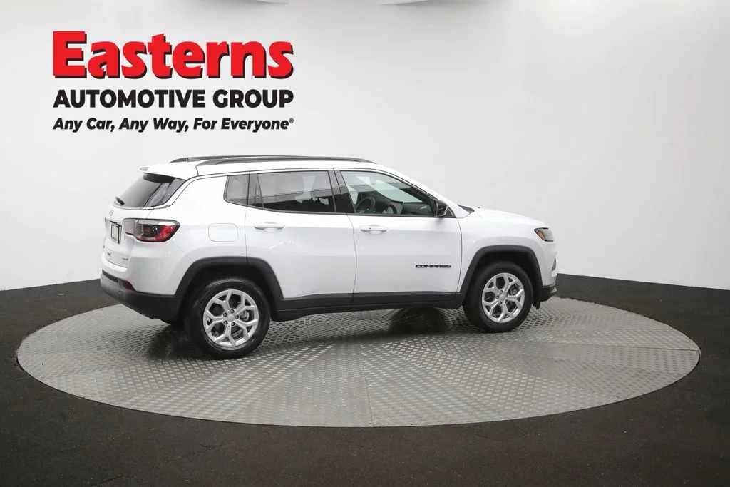Used 2024 White Jeep Latitude image 38