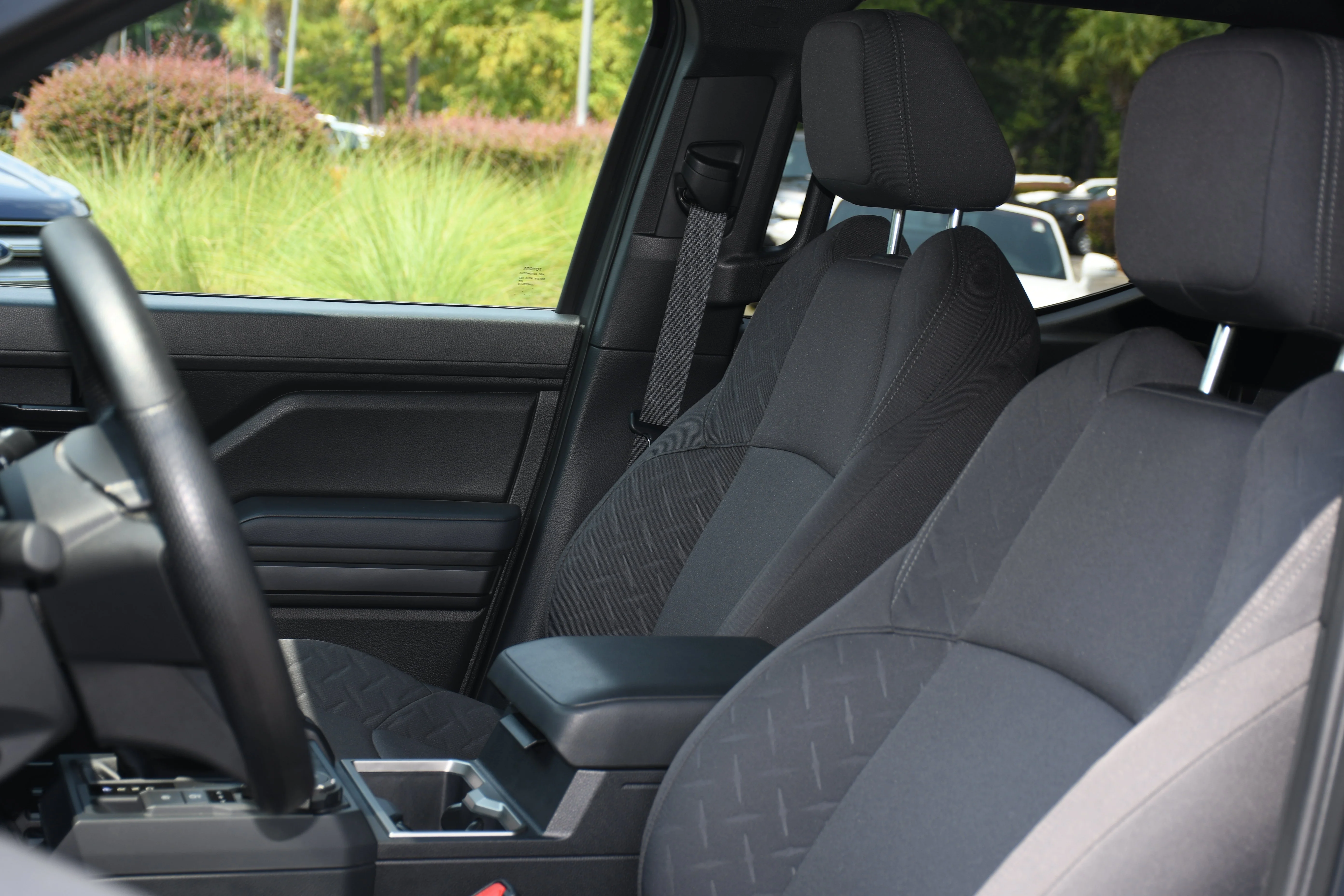 2025 Toyota Tacoma SR5 - Photo 11