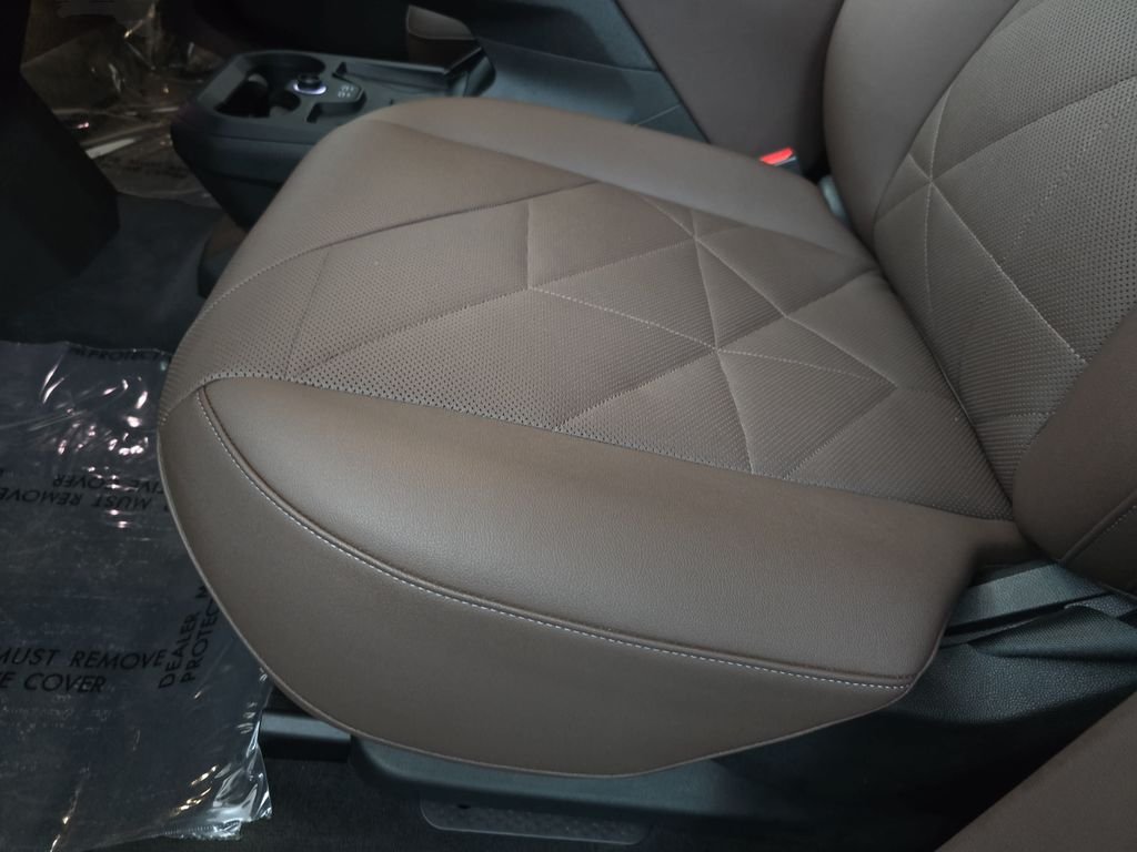 Used 2024 Mineral White Metallic BMW xDrive50 image 30