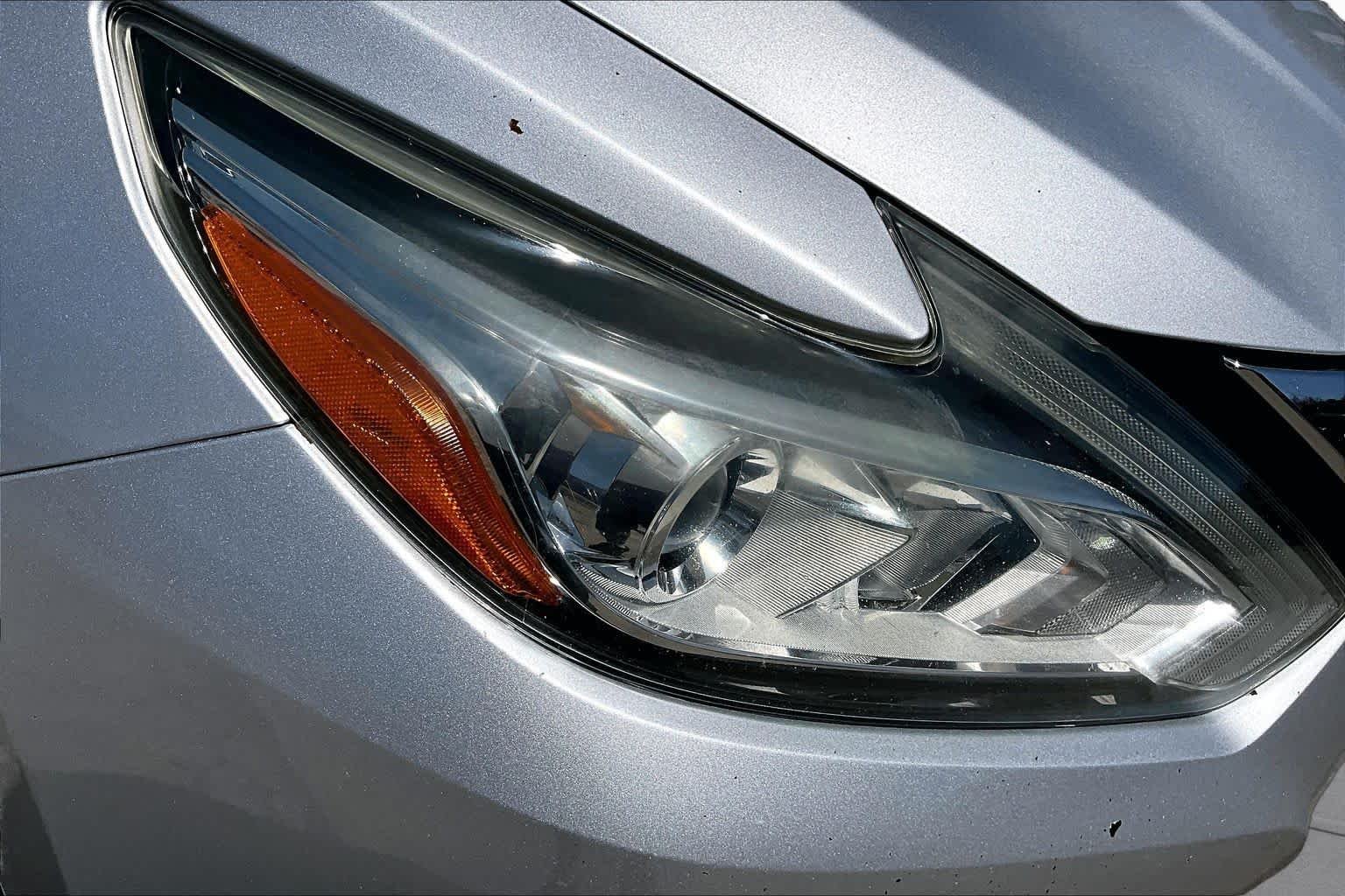 Used 2018 Brilliant Silver Nissan 2.5 S image 29