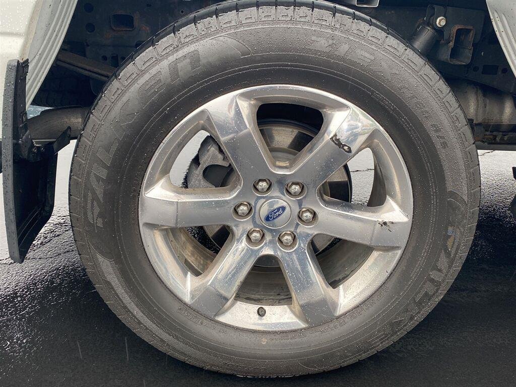 Used 2021 Star White Metallic Tri-Coat Ford LARIAT image 13