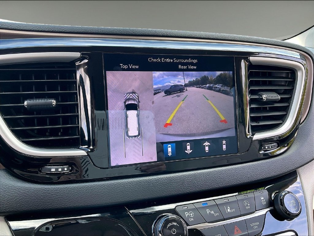 Used 2019 Billet Silver Metallic Clearcoat Chrysler Touring L image 19