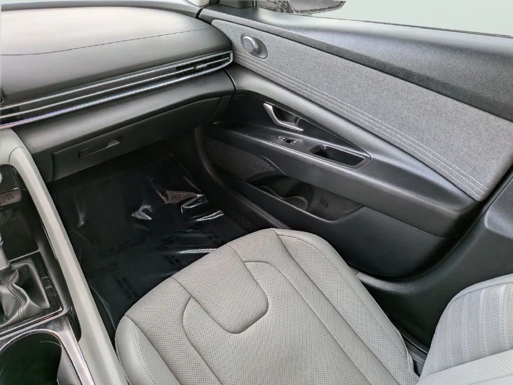Used 2023 Black Hyundai Limited image 15