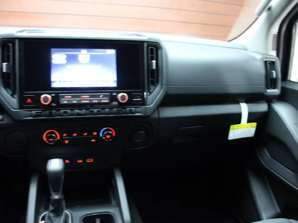 New 2027 Glacier White Nissan King Cab® S image 15