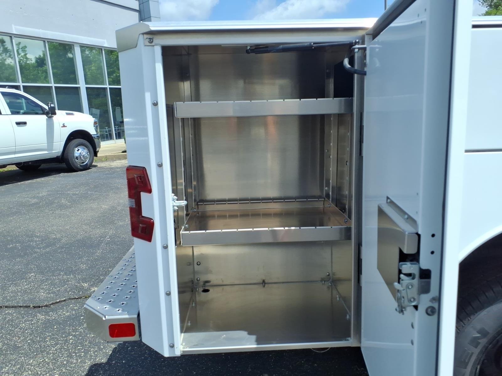 New 2025 Bright White Clear-Coat Exterior Paint RAM Tradesman/Big Horn image 31