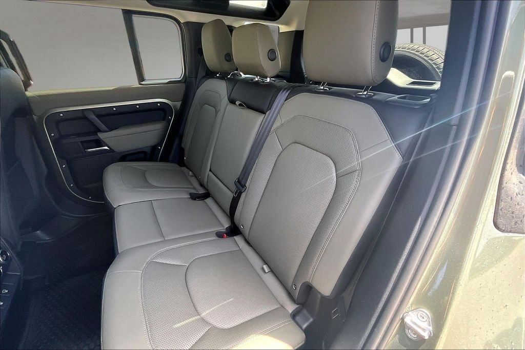 Used 2025 Green Land Rover S image 26