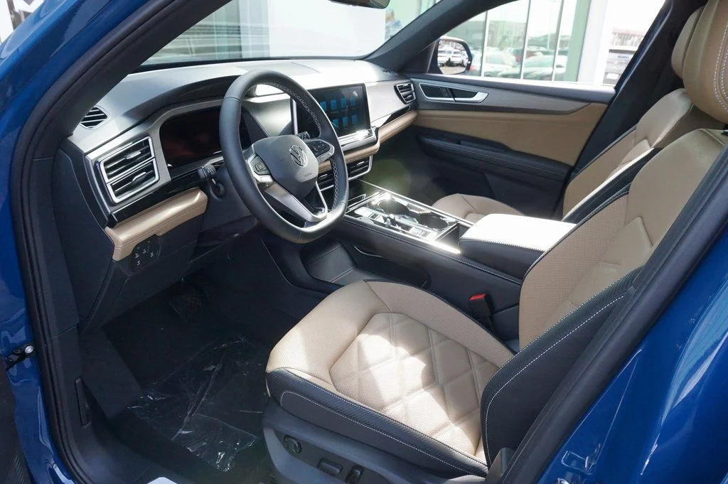 New 2026 Blue Volkswagen 2.0T SE w/Technology image 9