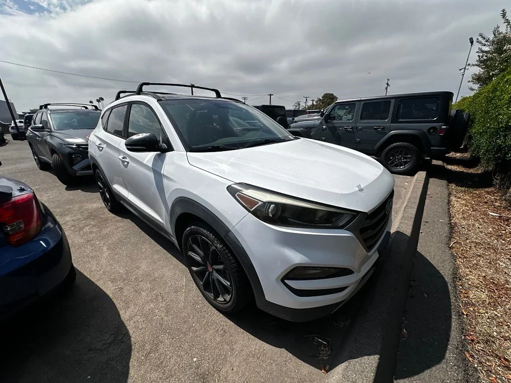 Used 2017 White Hyundai Night image 9