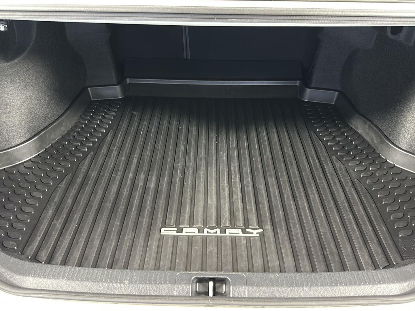 Used 2018 Pearl Toyota XSE image 23