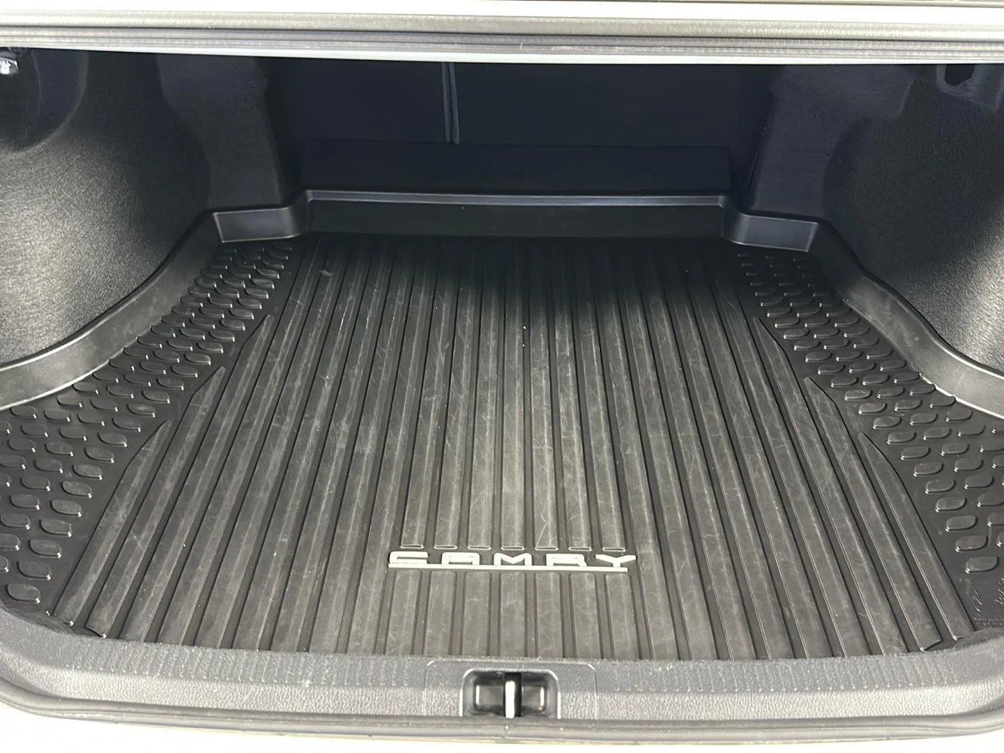 Used 2018 Pearl Toyota XSE image 23