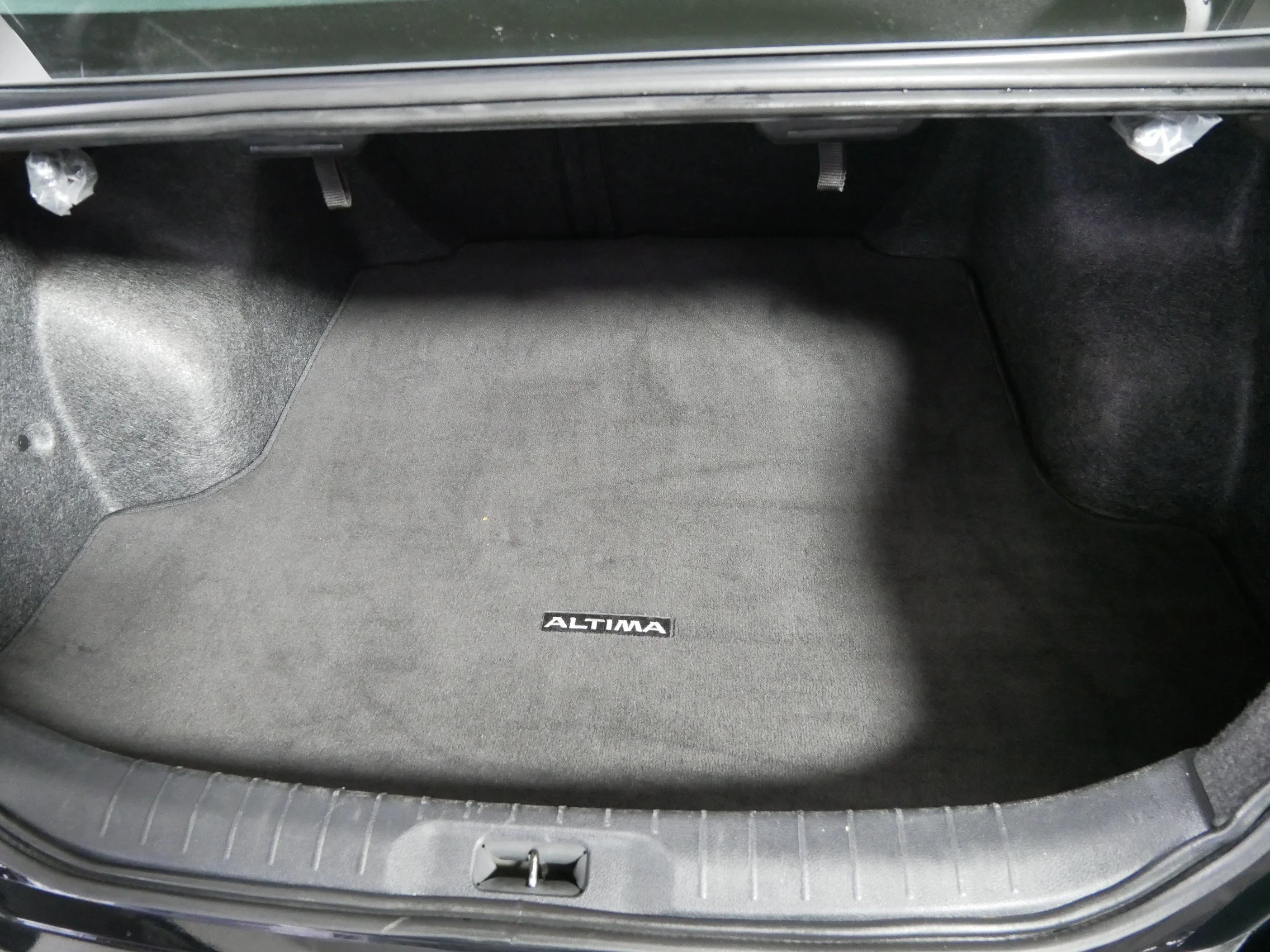 Used 2025 Super Black Nissan SV image 18