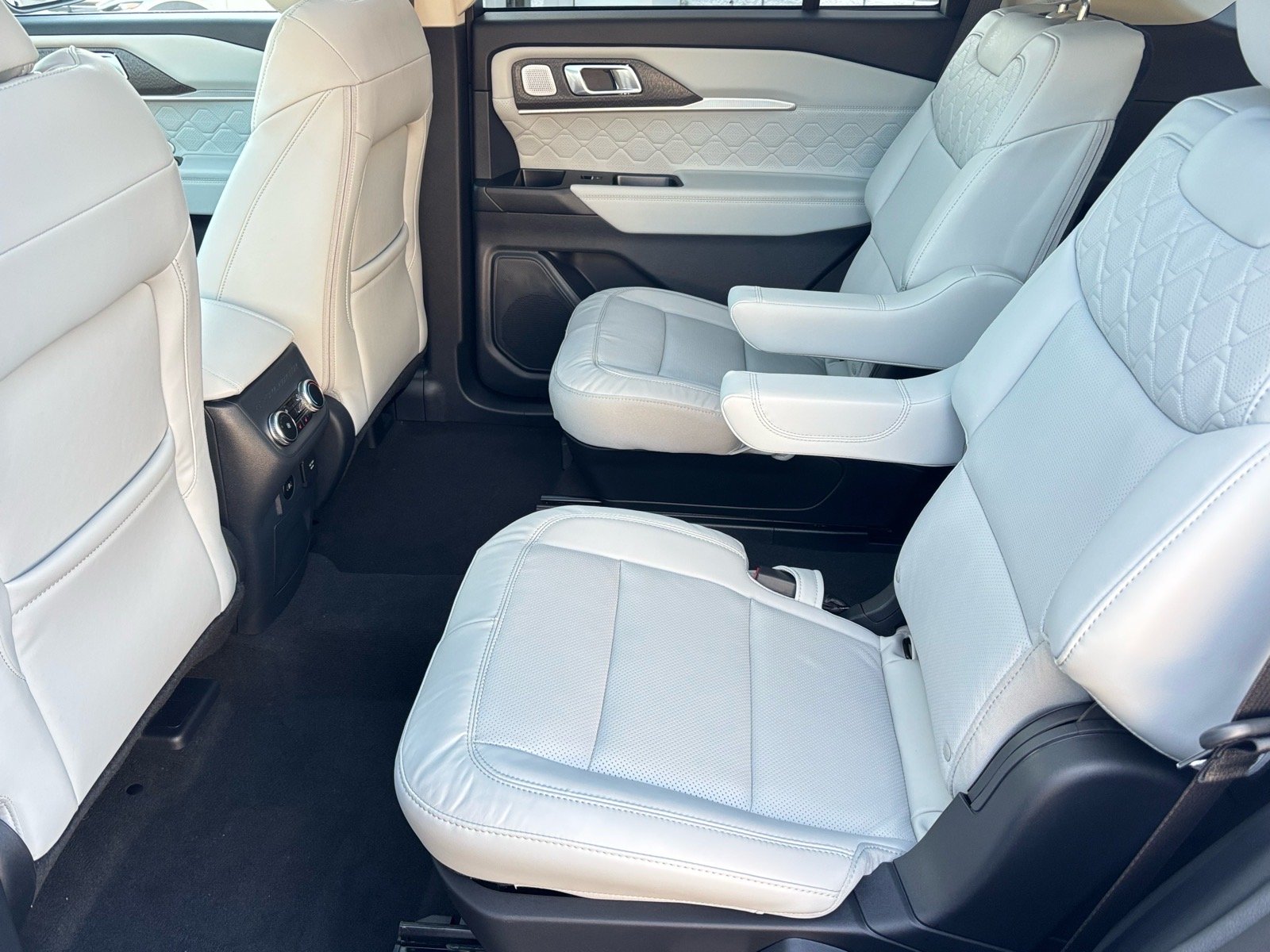 New 2026 Space White Ford Platinum image 12