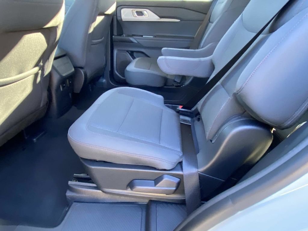 New 2026 Star White Metallic Tri-Coat Ford Active image 9
