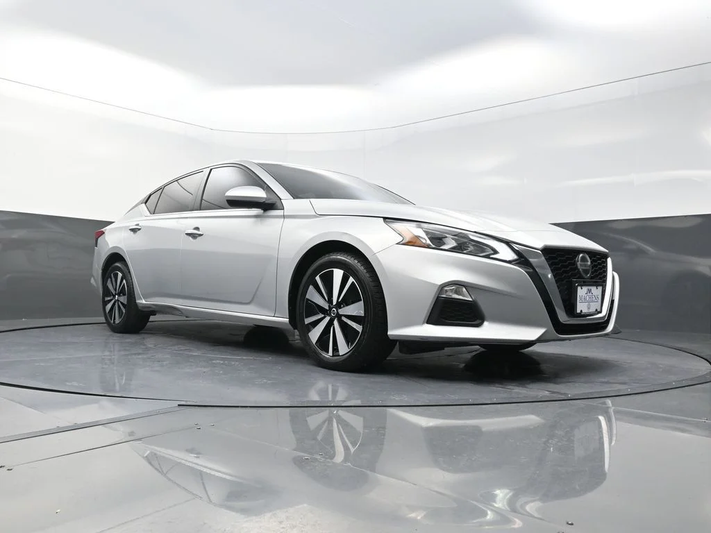Used 2022 Silver Nissan 2.5 SV image 21