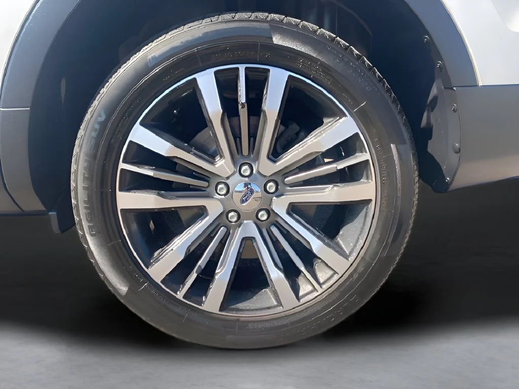 Used 2017 White Ford Platinum image 39