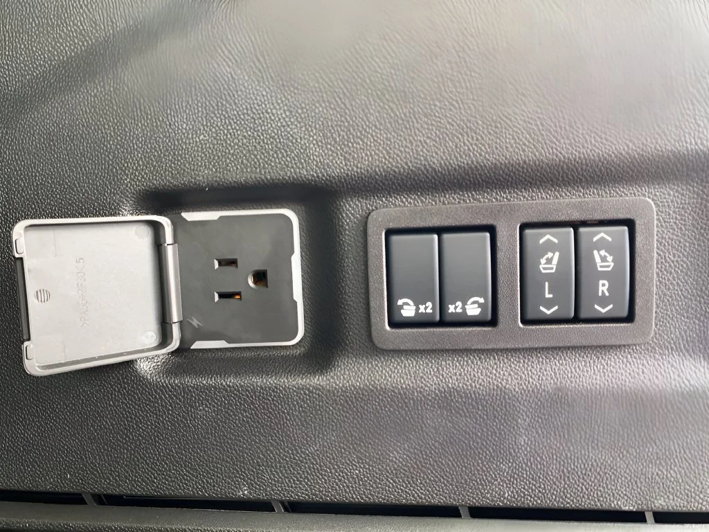 Used 2025 Onyx Black GMC AT4 image 33