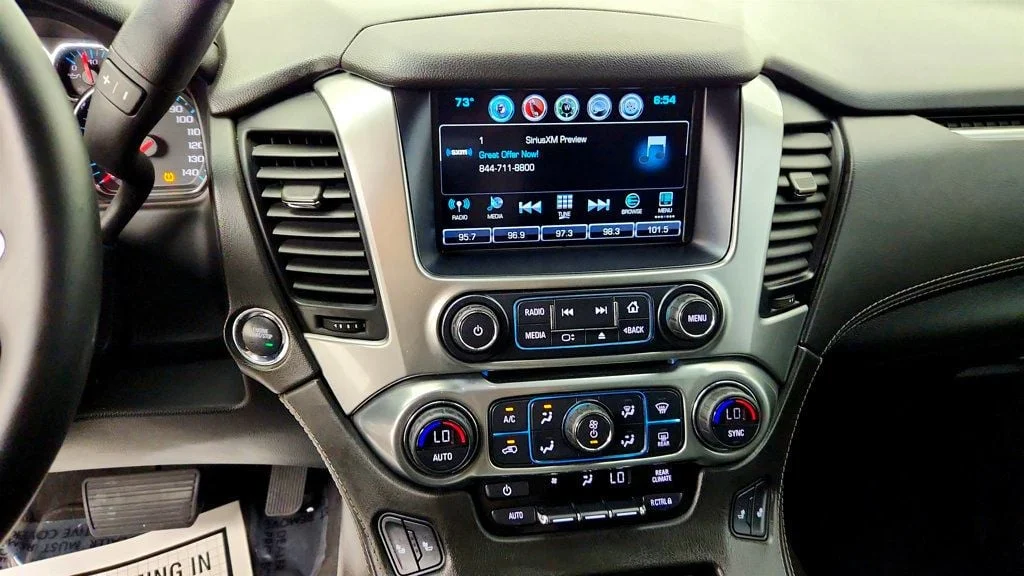 Used 2020 Silver Ice Metallic Chevrolet 4WD 4dr LT w/ Luxury Pkg & Sun/Entertainment Pkg image 18