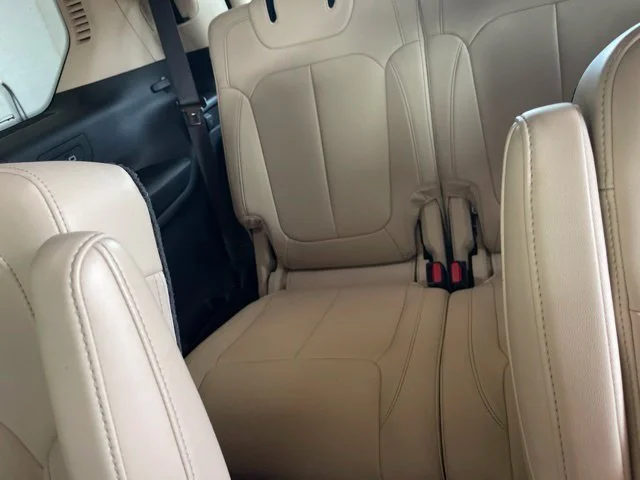 Used 2021  Jeep Limited image 15