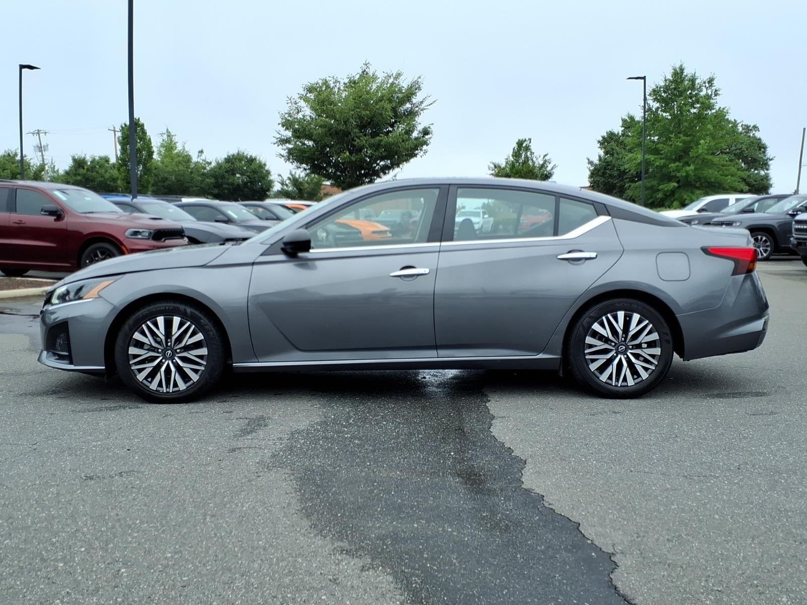 Used 2024 Gun Metallic Nissan 2.5 SV image 3