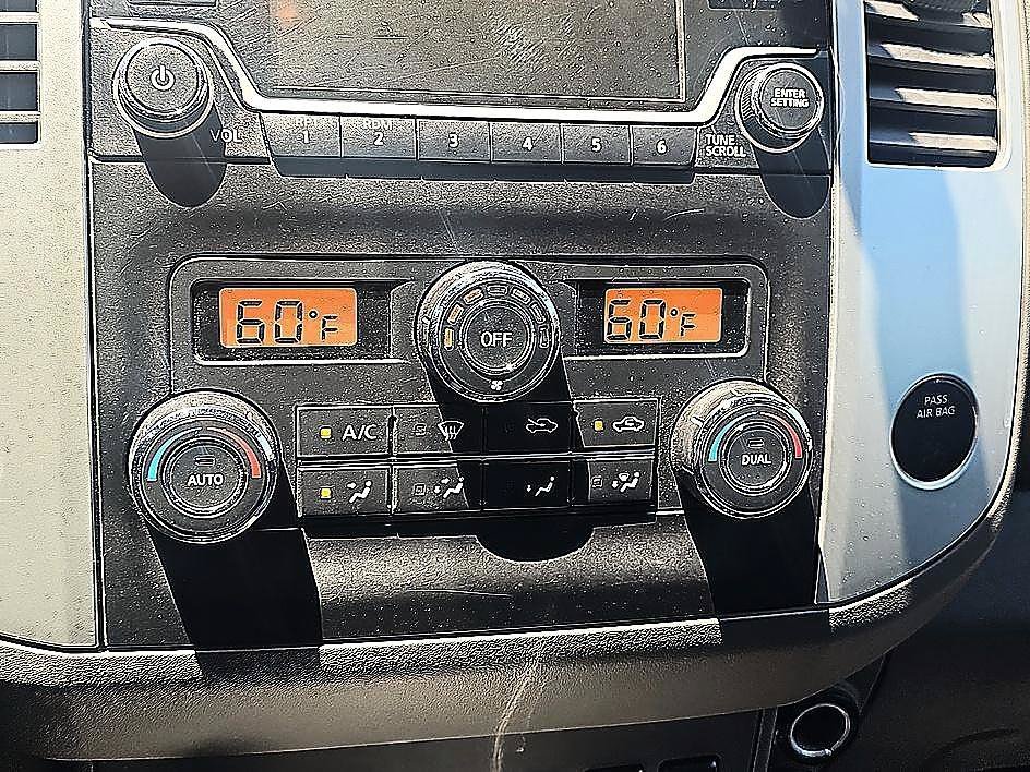 Used 2015 Arctic Blue Metallic Nissan SV image 25