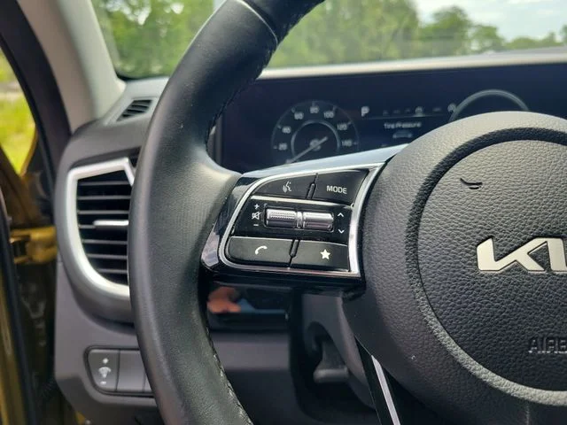 Used 2024 Green Kia S image 22
