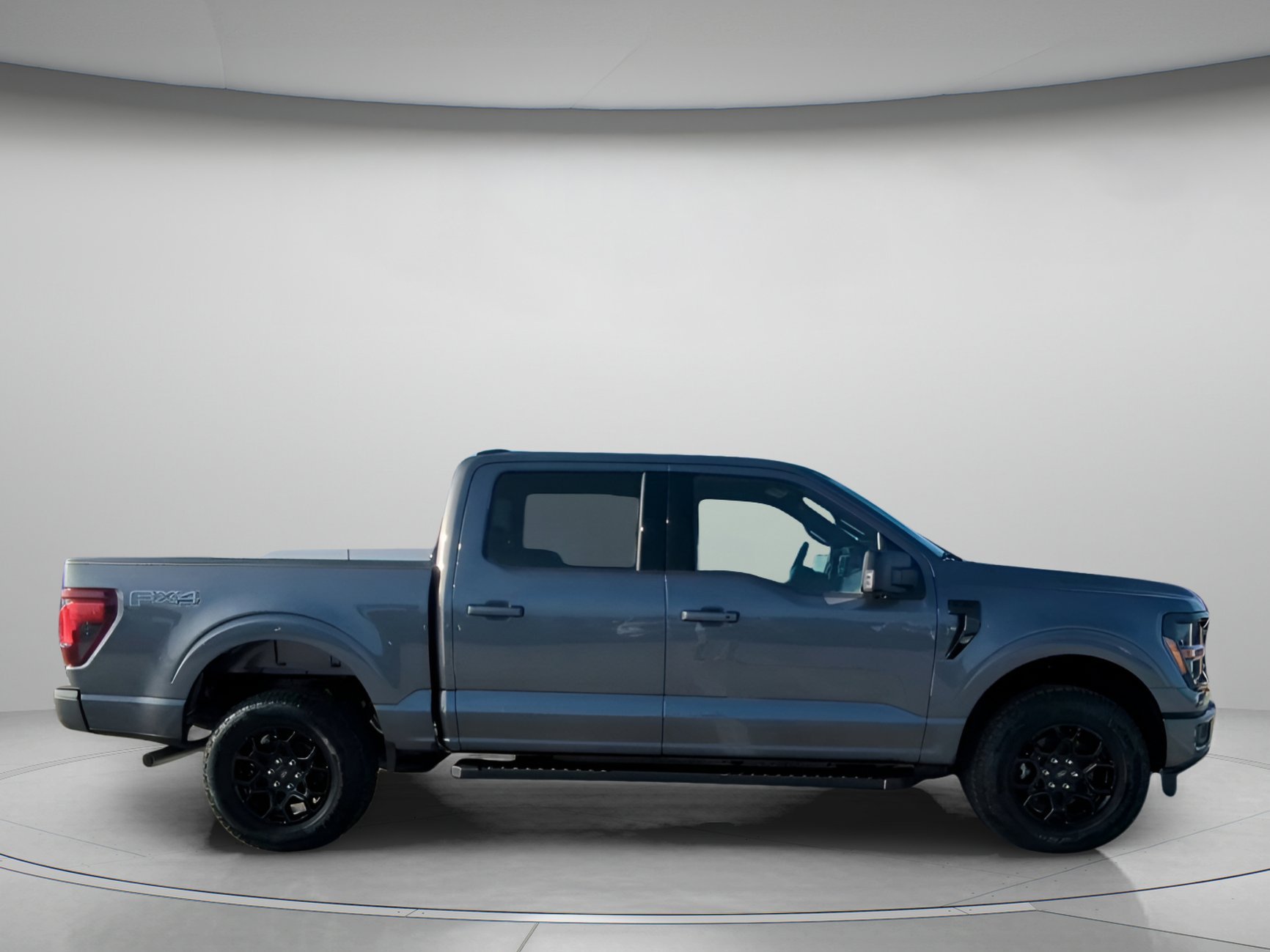 New 2026 Carbonized Gray Metallic Ford XLT image 30