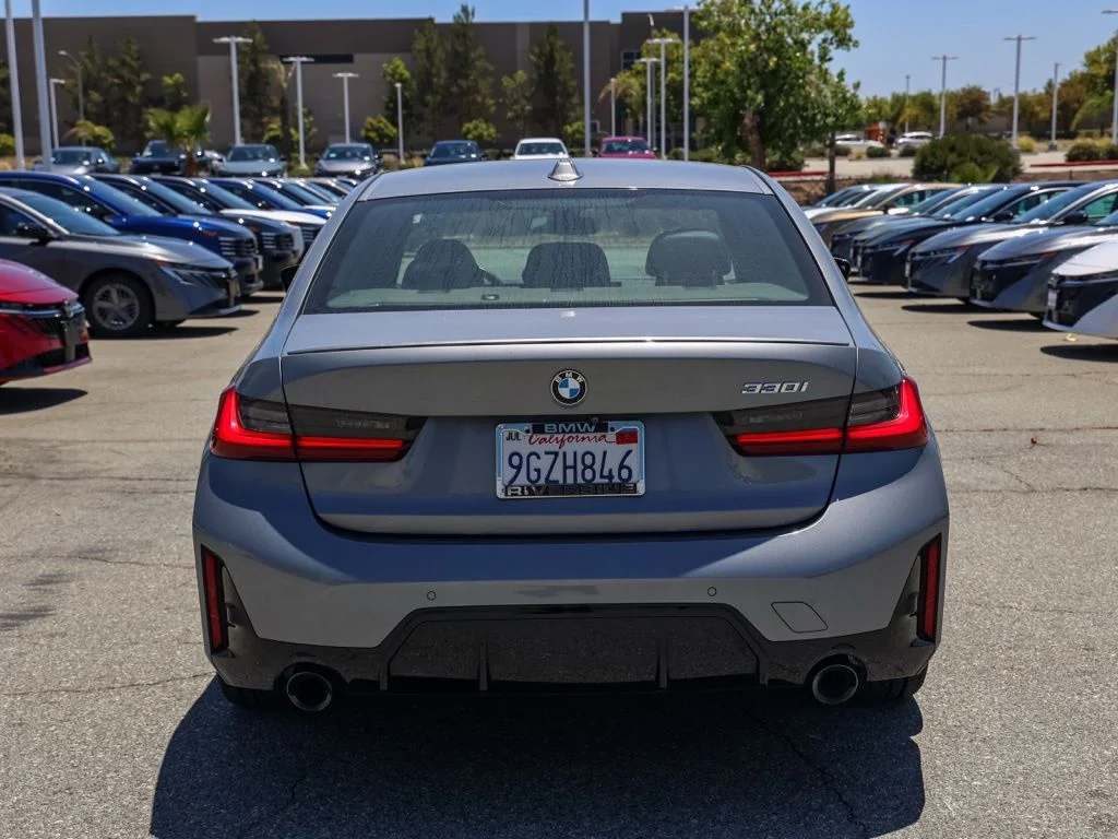 Used 2023 Gray BMW 330i image 4