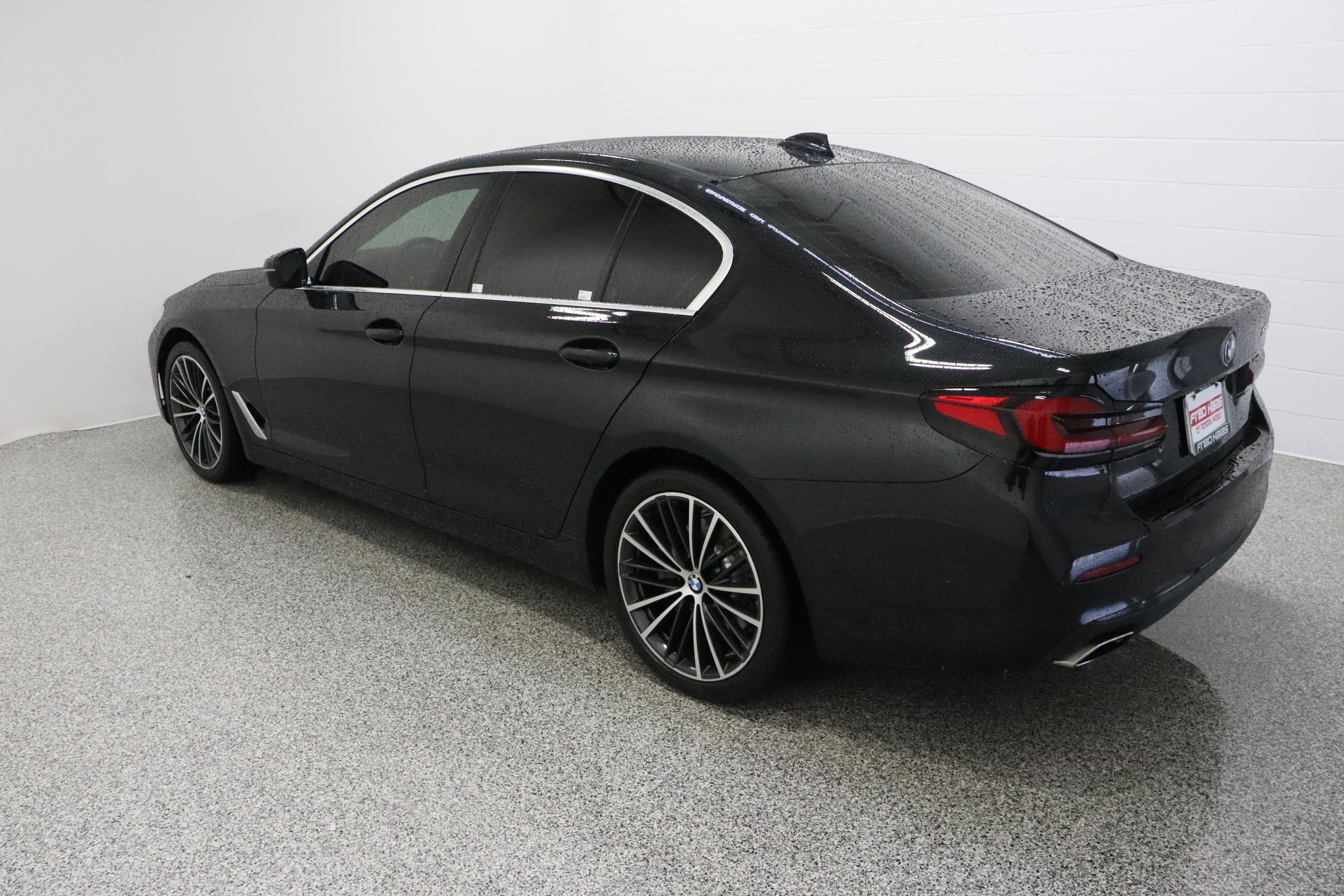 Used 2022 Black Sapphire Metallic BMW 530i xDrive 2.0T image 9