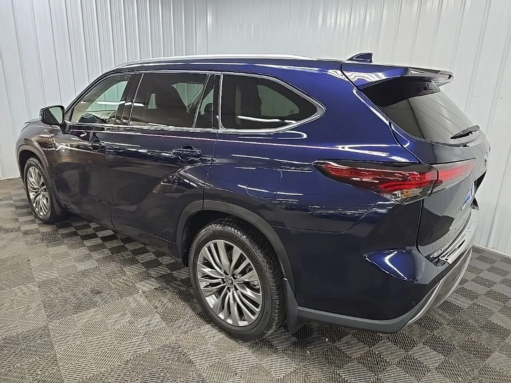 Used 2024  Toyota Platinum image 9